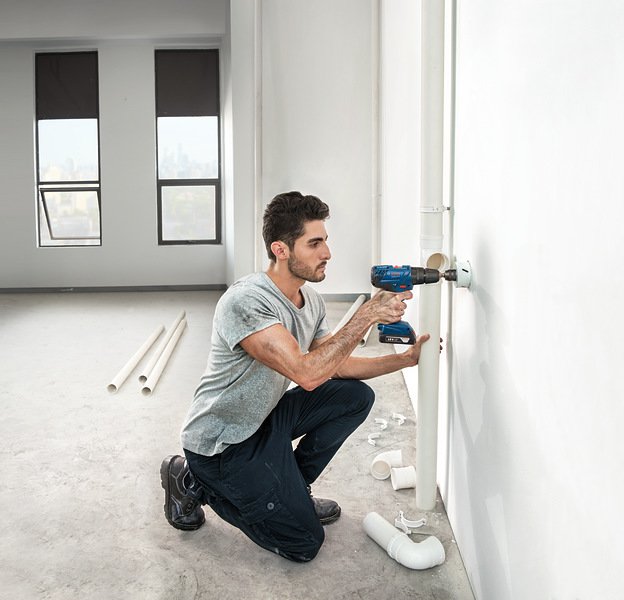 BOSCH-CORDLESS DRILL HAMMER TYPE 18V X  2AH  BATTERY